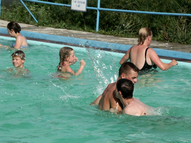 mb050728042.jpg